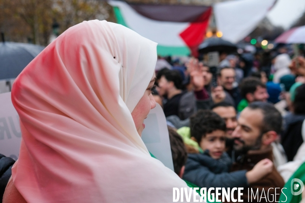 Paris, Place de la République. La communauté syrienne fête la chute du régime de Bachar al-AssadParis, France, 08/12/2024
