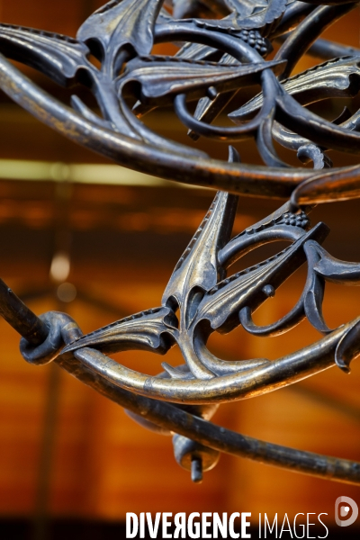 Les lustres de Notre-Dame de Paris