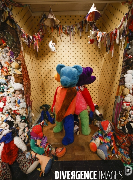 Exposition mon ours en peluche au musee des arts decoratifs