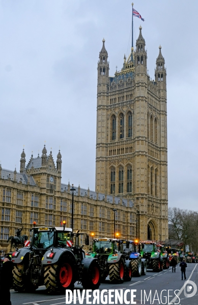 Manifestation des agriculteurs en tracteurs devant le 10 Downing street et le ministère des finances