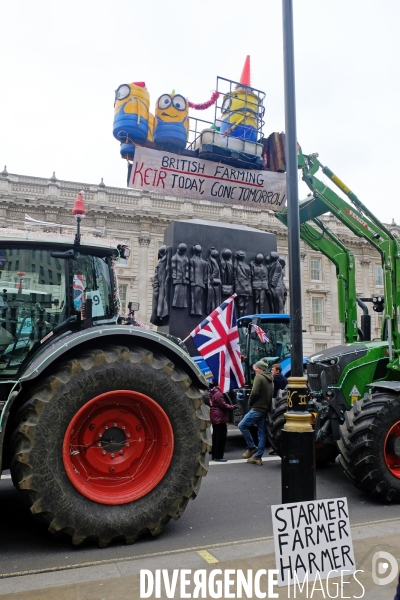 Manifestation des agriculteurs en tracteurs devant le 10 Downing street et le ministère des finances