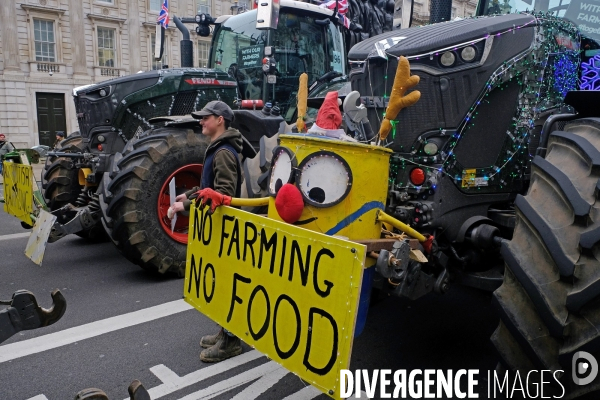 Manifestation des agriculteurs en tracteurs devant le 10 Downing street et le ministère des finances
