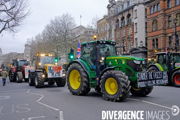 Manifestation des agriculteurs en tracteurs devant le 10 Downing street et le ministère des finances