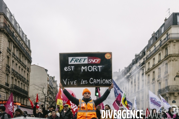 Manifestation pour l’emploi et l’industrie face aux plans sociaux
