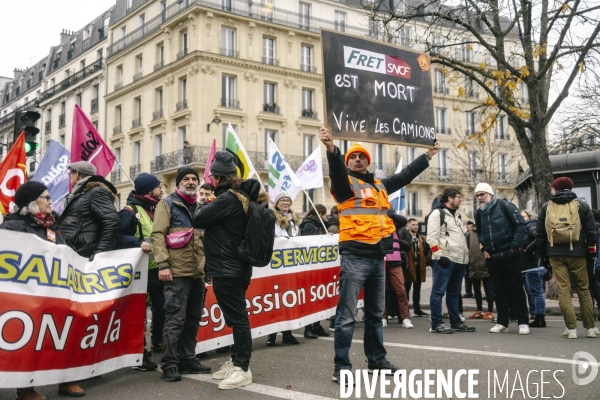 Manifestation pour l’emploi et l’industrie face aux plans sociaux