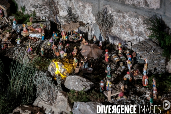 L immense crèche de Noël de la petite église de Montselgues en Ardèche.
