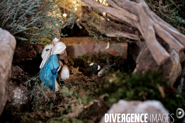 L immense crèche de Noël de la petite église de Montselgues en Ardèche.