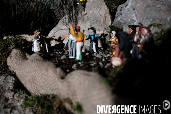 L immense crèche de Noël de la petite église de Montselgues en Ardèche.
