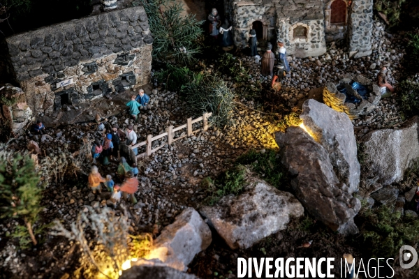 L immense crèche de Noël de la petite église de Montselgues en Ardèche.
