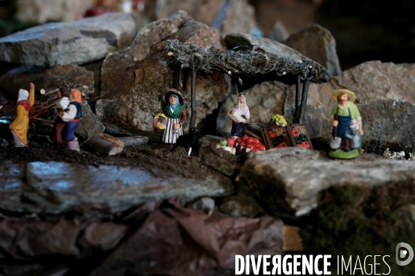 L immense crèche de Noël de la petite église de Montselgues en Ardèche.