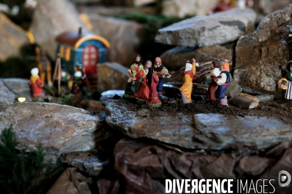 L immense crèche de Noël de la petite église de Montselgues en Ardèche.