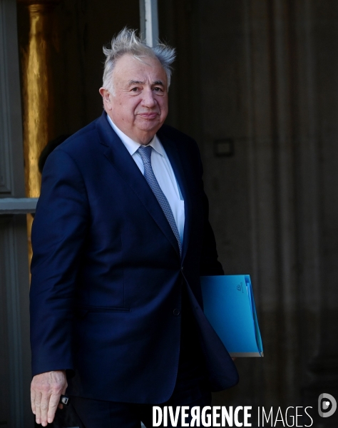 François BAYROU, Premier ministre convie le président du Sénat, la présidente de l Assemblée nationale, les responsables des partis politiques et les présidents de groupes qui ont exercé des responsabilités sous la Vème République