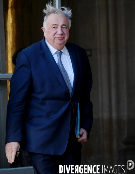 François BAYROU, Premier ministre convie le président du Sénat, la présidente de l Assemblée nationale, les responsables des partis politiques et les présidents de groupes qui ont exercé des responsabilités sous la Vème République