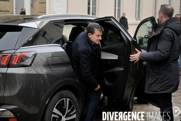 Cérémonie de passation de pouvoir entre François-Noël Buffet et Manuel Valls