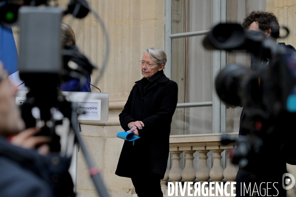 Passation de pouvoir entre Anne Genetet et Elisabeth Borne