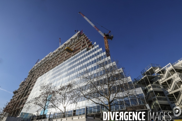 Construction de la tour triangle a paris