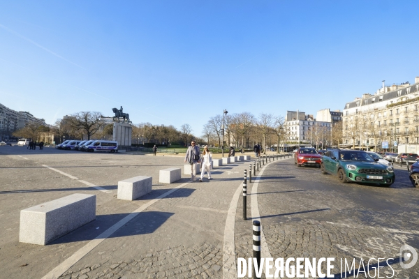 Les plots de la place du trocadero au coeur d un conflit