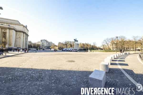 Les plots de la place du trocadero au coeur d un conflit