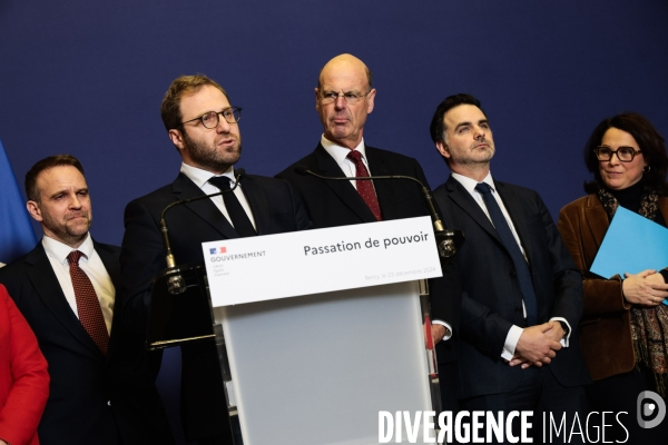 Passation au ministere de l economie et des finances