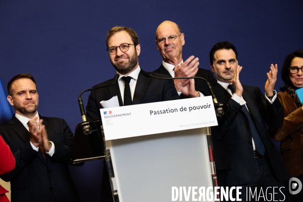Passation au ministere de l economie et des finances