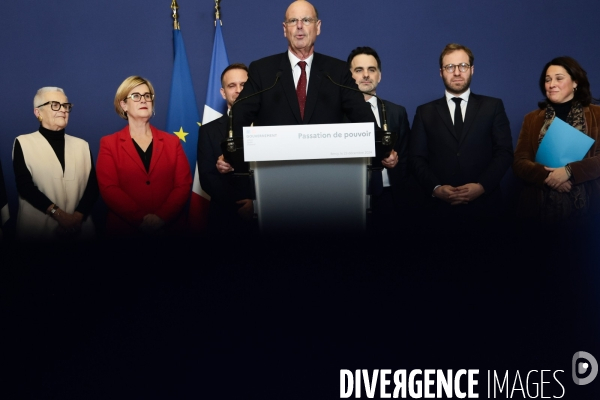 Passation au ministere de l economie et des finances