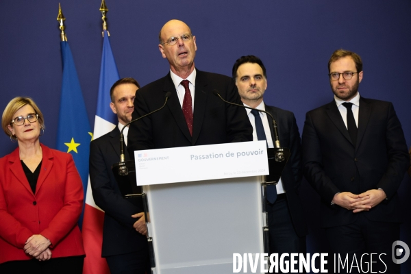 Passation au ministere de l economie et des finances