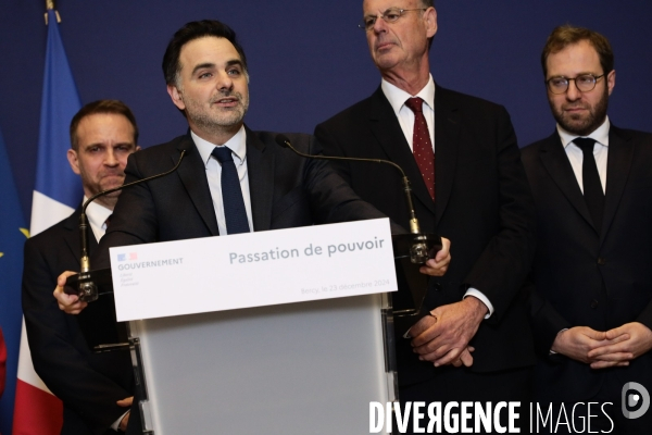 Passation au ministere de l economie et des finances