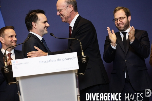 Passation au ministere de l economie et des finances