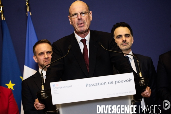 Passation au ministere de l economie et des finances