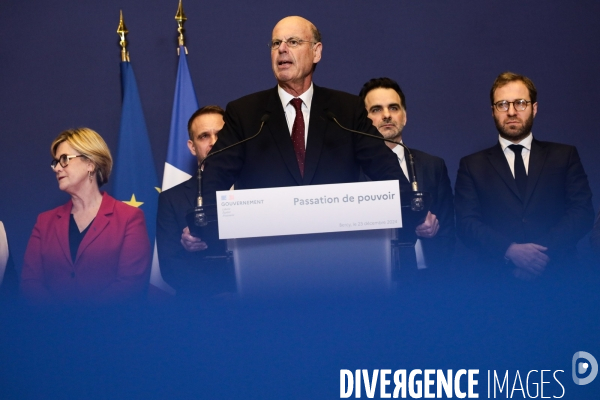 Passation au ministere de l economie et des finances