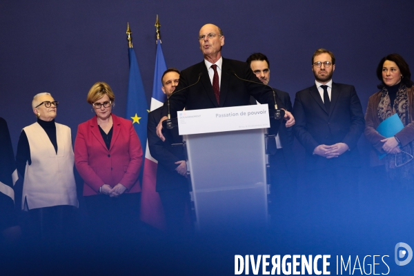 Passation au ministere de l economie et des finances