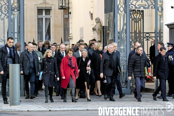 Sortie place Beauvau gouvernement Bayrou apres traditionnel petit dejeuner