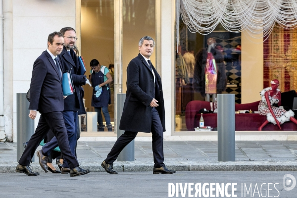 Sortie place Beauvau gouvernement Bayrou apres traditionnel petit dejeuner