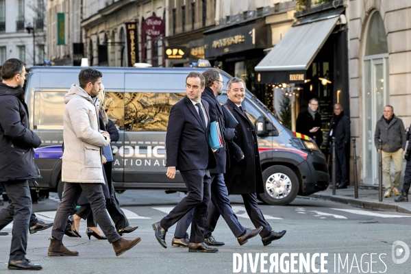 Sortie place Beauvau gouvernement Bayrou apres traditionnel petit dejeuner