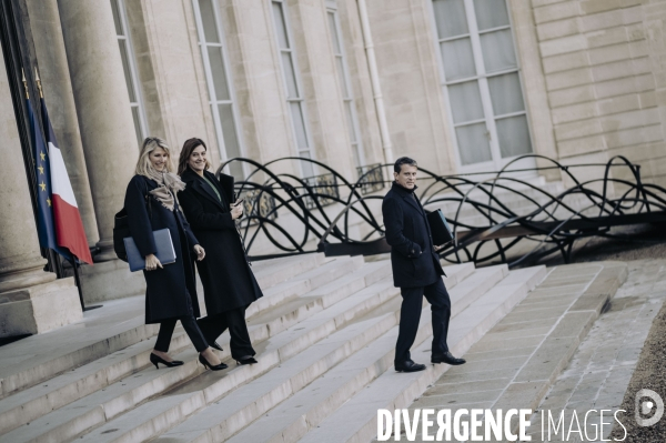Premier conseil des ministres du gouvernement Bayrou