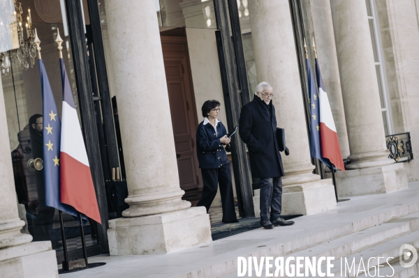 Premier conseil des ministres du gouvernement Bayrou