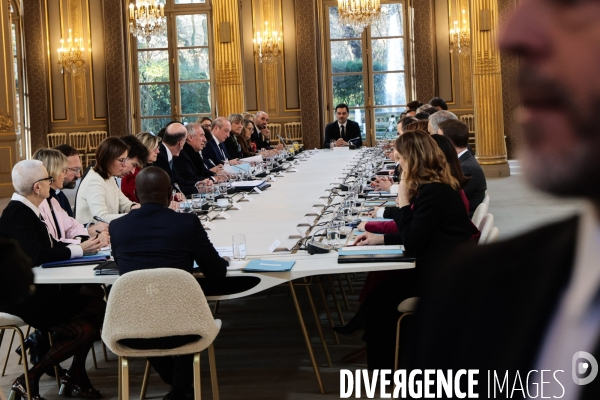 1er conseil des ministres du gouvernement bayrou