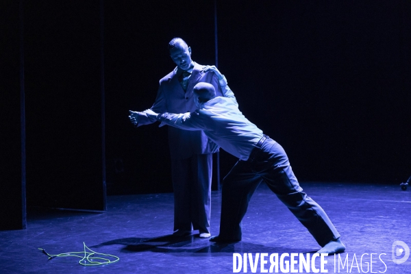 JUSTE UN MOMENT de Christophe West et Gaël Grzeskowiak