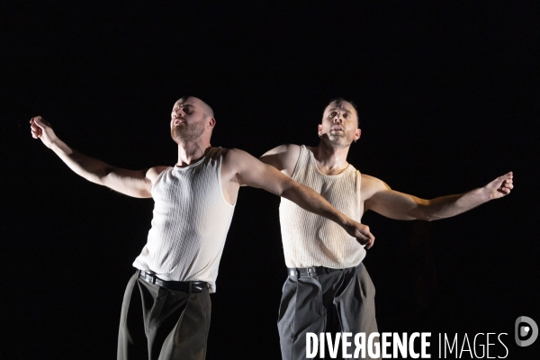 JUSTE UN MOMENT de Christophe West et Gaël Grzeskowiak