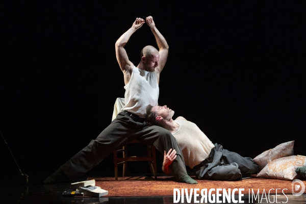 JUSTE UN MOMENT de Christophe West et Gaël Grzeskowiak