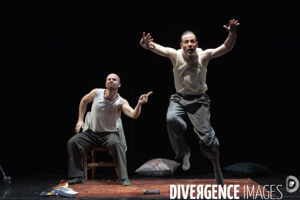 JUSTE UN MOMENT de Christophe West et Gaël Grzeskowiak