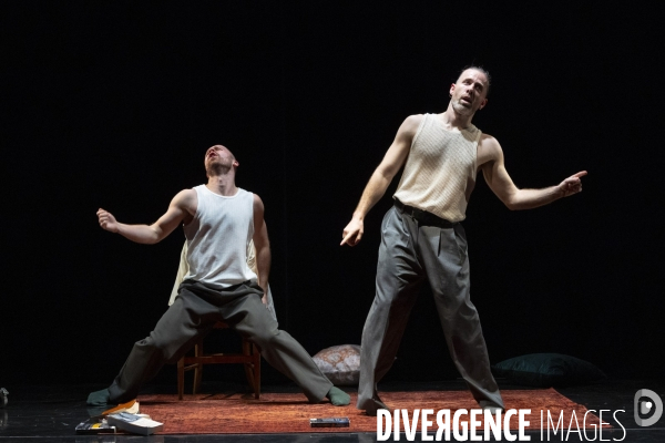 JUSTE UN MOMENT de Christophe West et Gaël Grzeskowiak