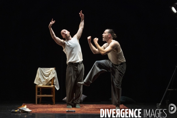 JUSTE UN MOMENT de Christophe West et Gaël Grzeskowiak