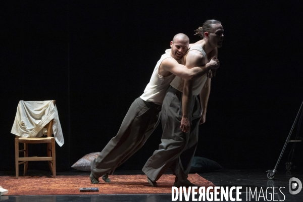 JUSTE UN MOMENT de Christophe West et Gaël Grzeskowiak