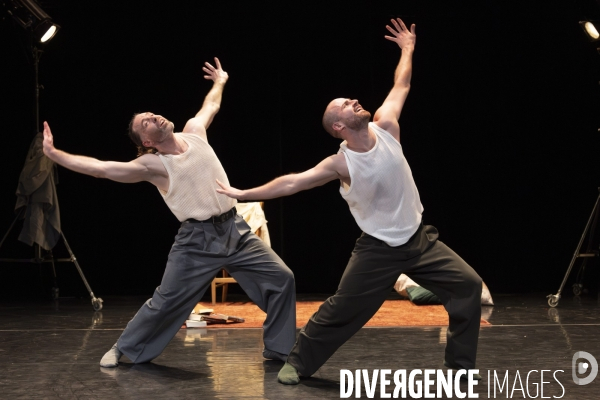 JUSTE UN MOMENT de Christophe West et Gaël Grzeskowiak