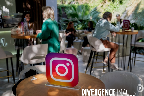 Logos de résaux sociaux : X, TikTok, Instagram, Linkedin...