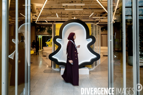 Logos de résaux sociaux : X, TikTok, Instagram, Linkedin...