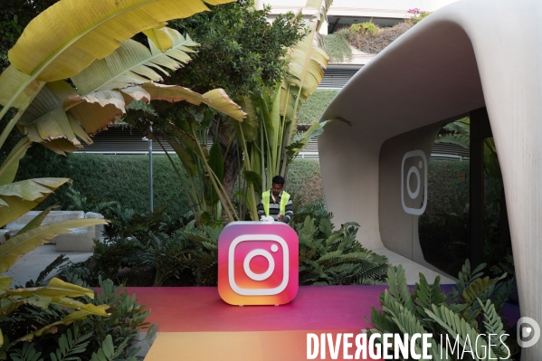 Logos de résaux sociaux : X, TikTok, Instagram, Linkedin...
