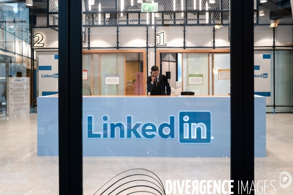 Logos de résaux sociaux : X, TikTok, Instagram, Linkedin...