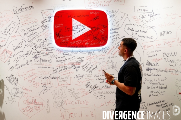 Logos de résaux sociaux : X, TikTok, Instagram, Linkedin...